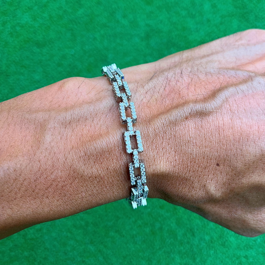 RICH DIAMOND CURVE BRACELET (Gold Plated)