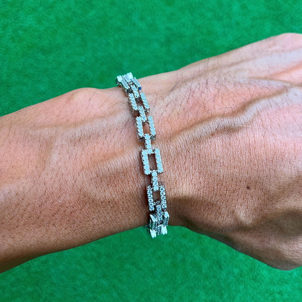 RICH DIAMOND CURVE BRACELET (Gold Plated)