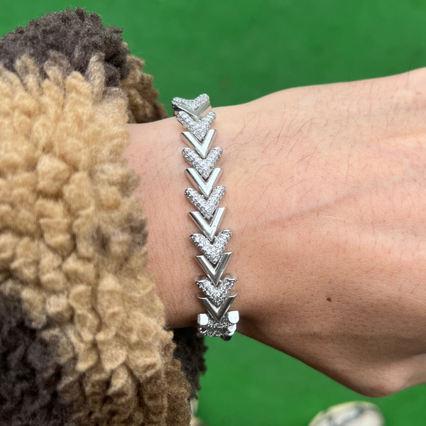 RICH V DIAMOND BRACELET (First Class)